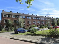 902564 Gezicht op de voorgevel van het flatgebouw Thomas à Kempisplantsoen 22I-27II te Utrecht.N.B. Het verouderde ...